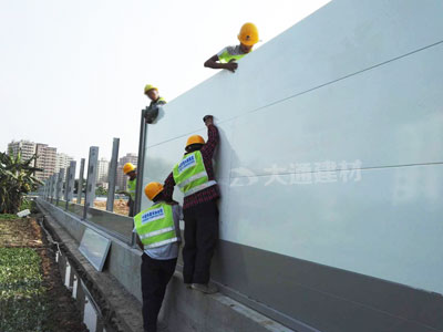 深圳大通建材施工工地鋼結構圍擋價格是多少？