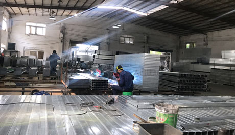深圳大通建材，引領(lǐng)施工工地圍擋新市場(chǎng)，鋼圍擋、pvc圍擋生產(chǎn)銷(xiāo)售廠家。